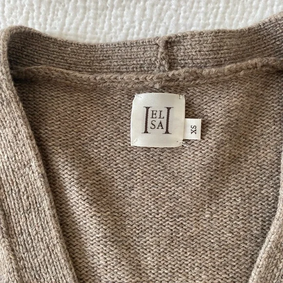 Elegant Beige Women's Cardigan Sweater - Picture 4 of 14